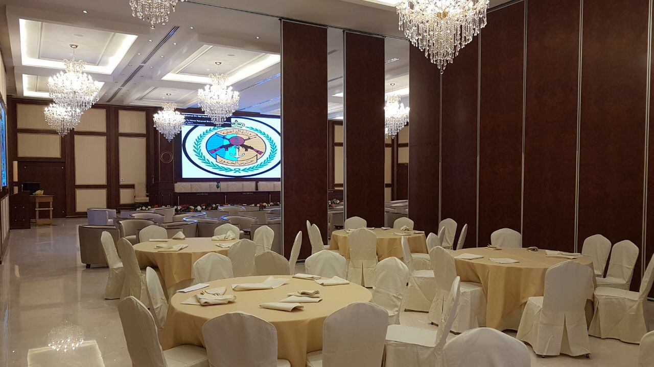 沙特阿拉伯酒店宴会厅活动隔断安装项目